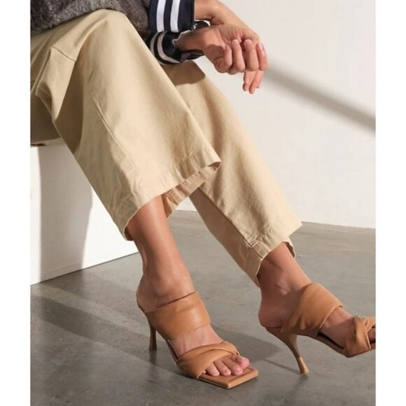 New Free People Alohas Natasha Puffy Mule Heel Sandals Leather in Camel Brown - Picture 3 of 15